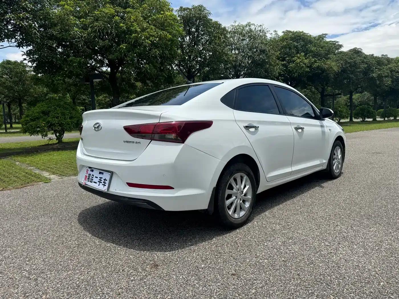 2016 Hyundai Verna 1.4L Manual GLS Cool Edition — миниатюра 8