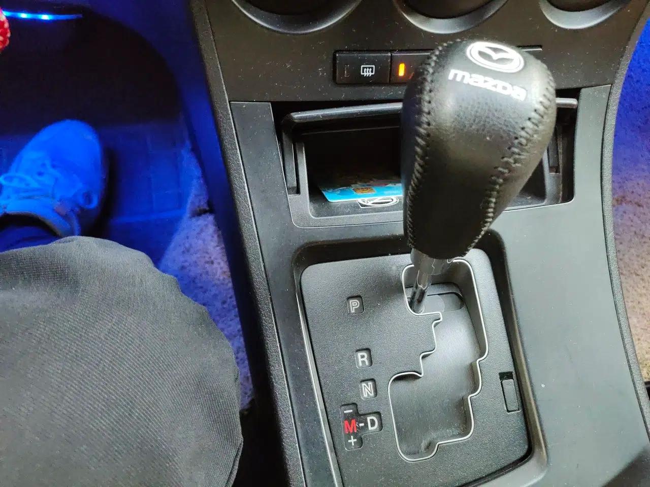 Mazda 3 2011 Sedan 1.6L Automatic Elite Model — миниатюра 14