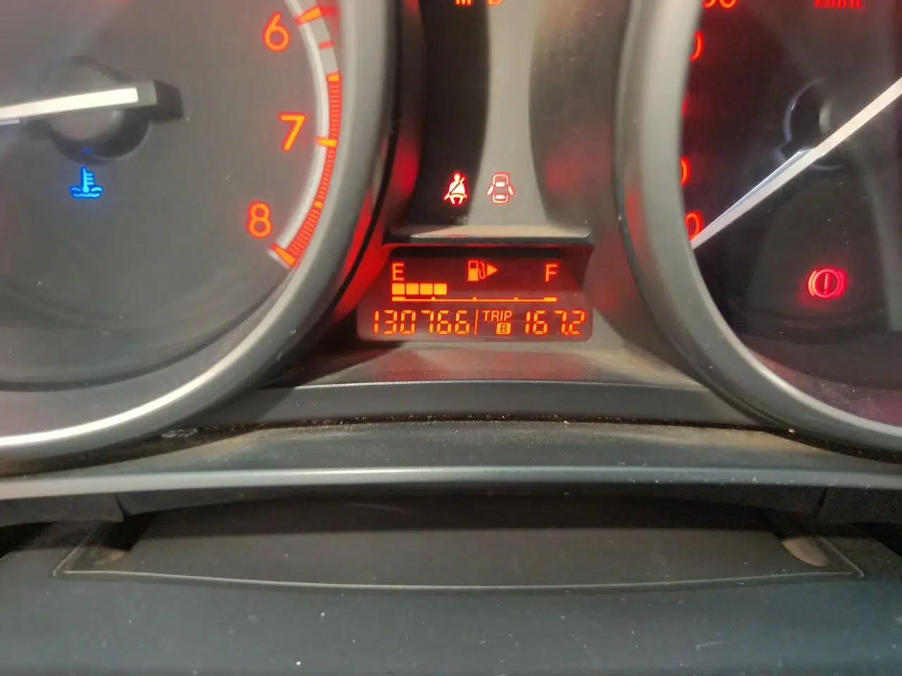 Mazda 3 2011 Sedan 2.0L Automatic Luxury Model — миниатюра 12