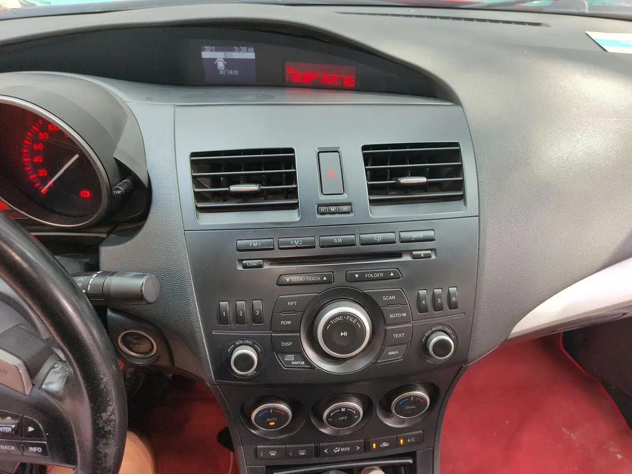 Mazda 3 2011 Sedan 2.0L Automatic Luxury Model — миниатюра 13