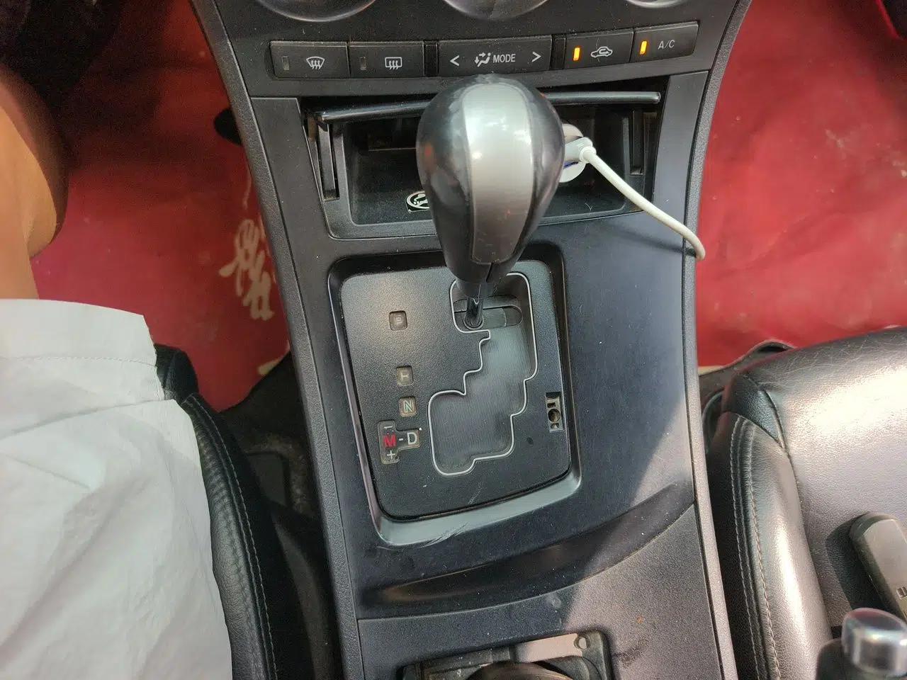 Mazda 3 2011 Sedan 2.0L Automatic Luxury Model — миниатюра 14