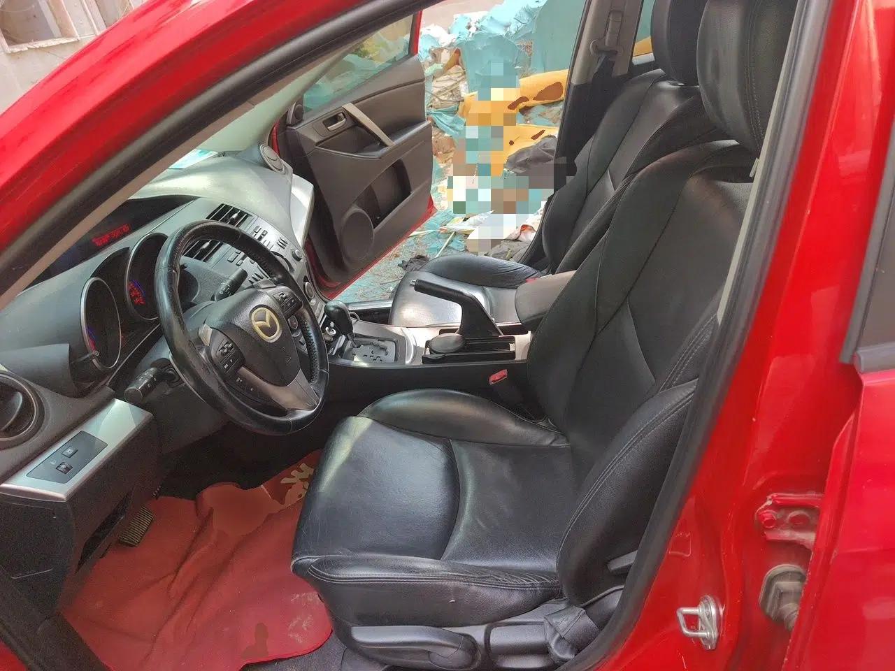 Mazda 3 2011 Sedan 2.0L Automatic Luxury Model — миниатюра 15