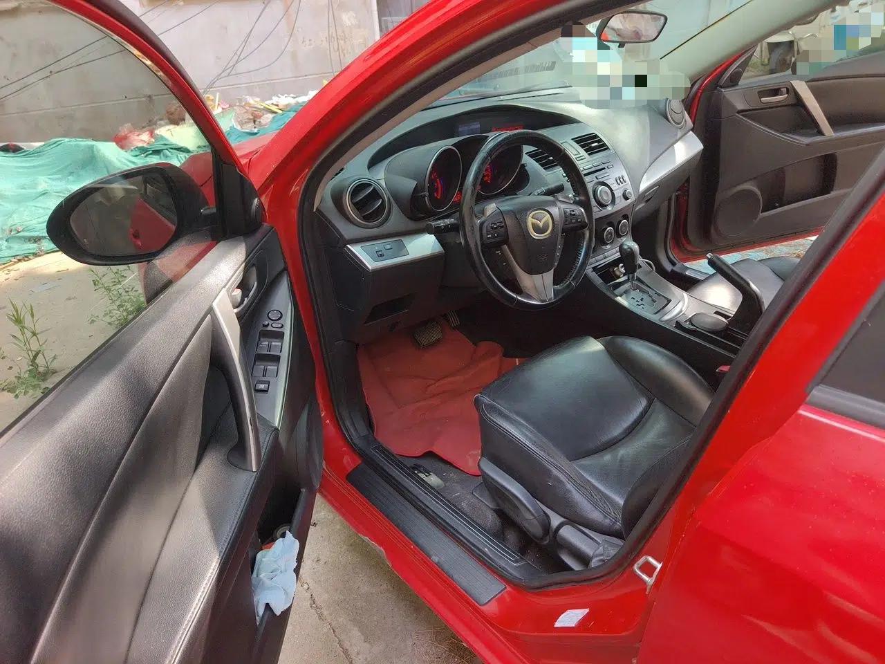 Mazda 3 2011 Sedan 2.0L Automatic Luxury Model — миниатюра 16
