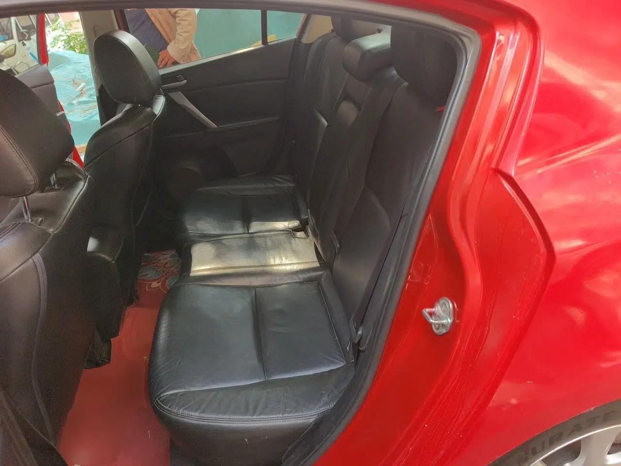 Mazda 3 2011 Sedan 2.0L Automatic Luxury Model — миниатюра 17