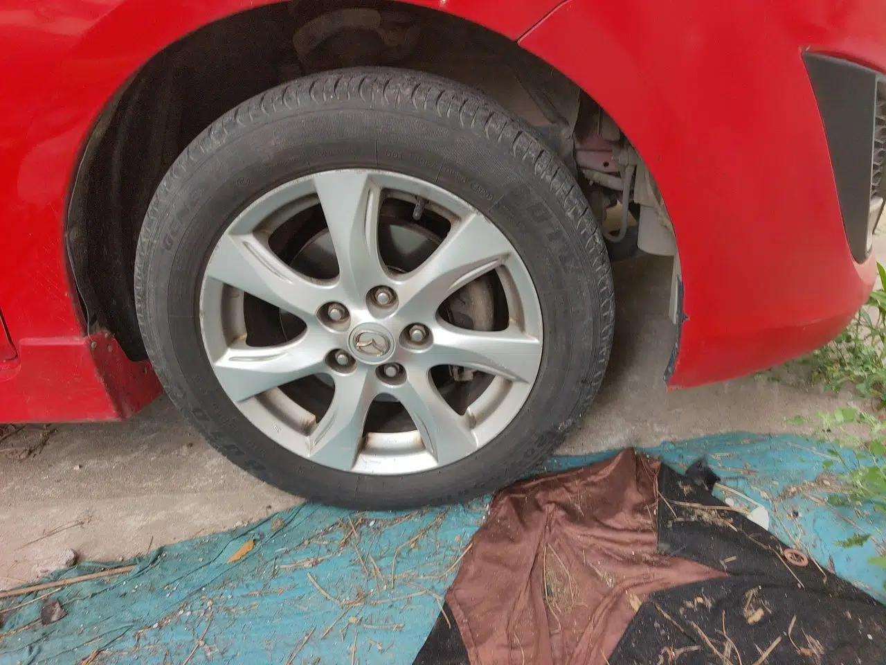 Mazda 3 2011 Sedan 2.0L Automatic Luxury Model — миниатюра 8