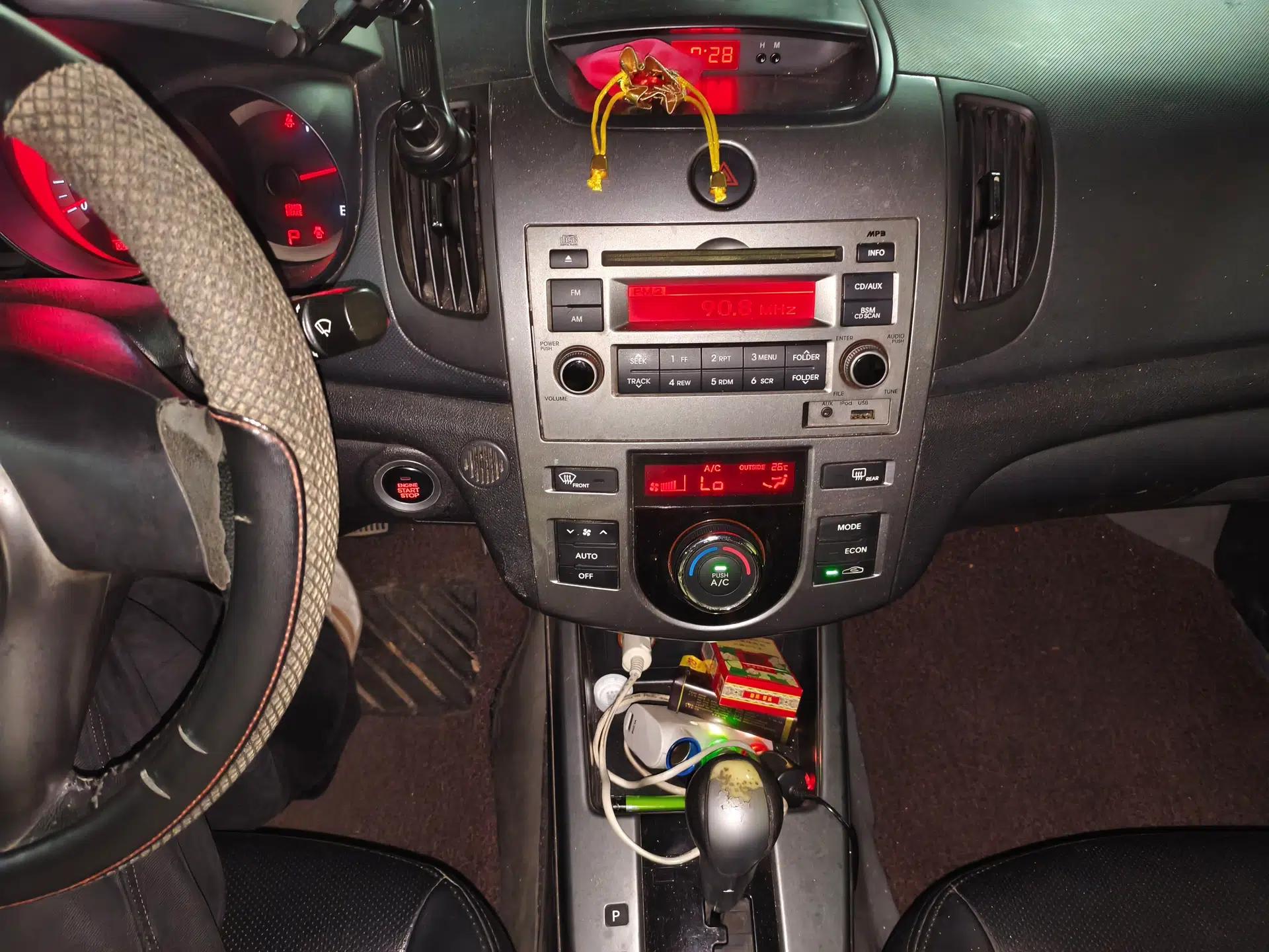 Kia Forte 2012 1.6L AT GLS Commemorative Edition — миниатюра 13