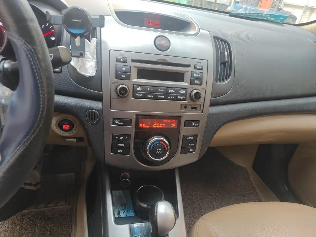 Kia Forte 2011 1.6L AT Premium — миниатюра 13