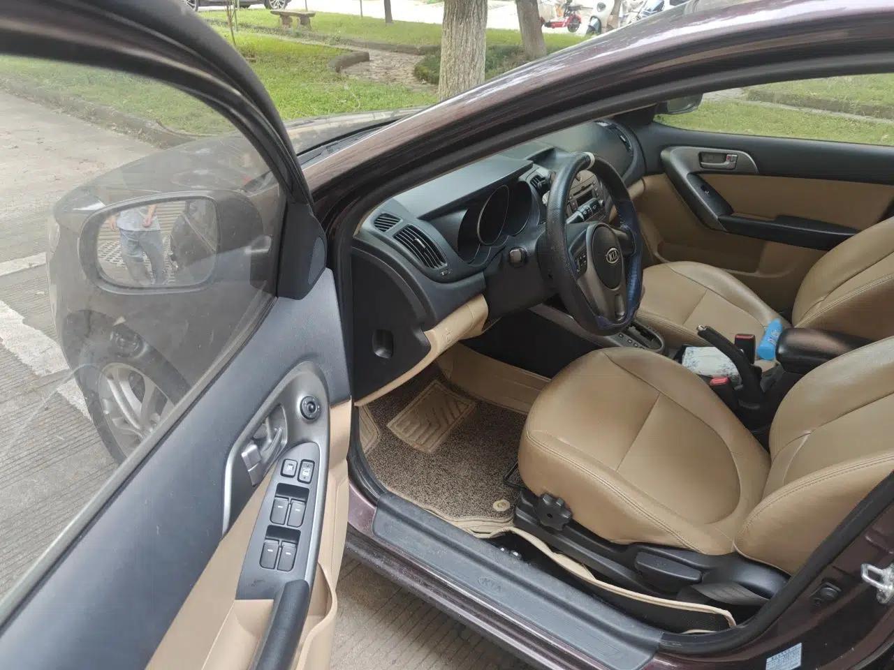Kia Forte 2011 1.6L AT Premium — миниатюра 16