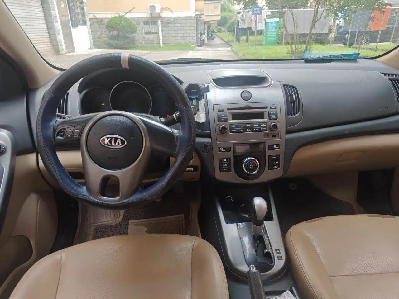 Kia Forte 2011 1.6L AT Premium — миниатюра 9