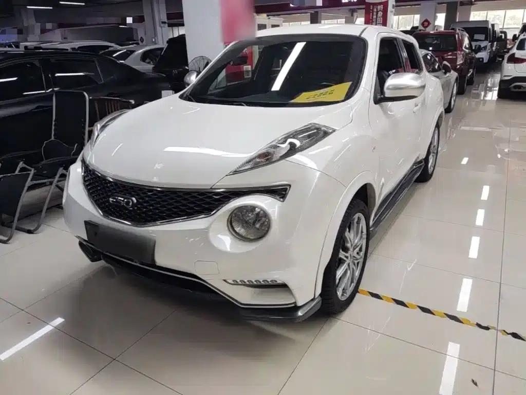 Infiniti ESQ 2014 1.6L Premium Edition — миниатюра 1