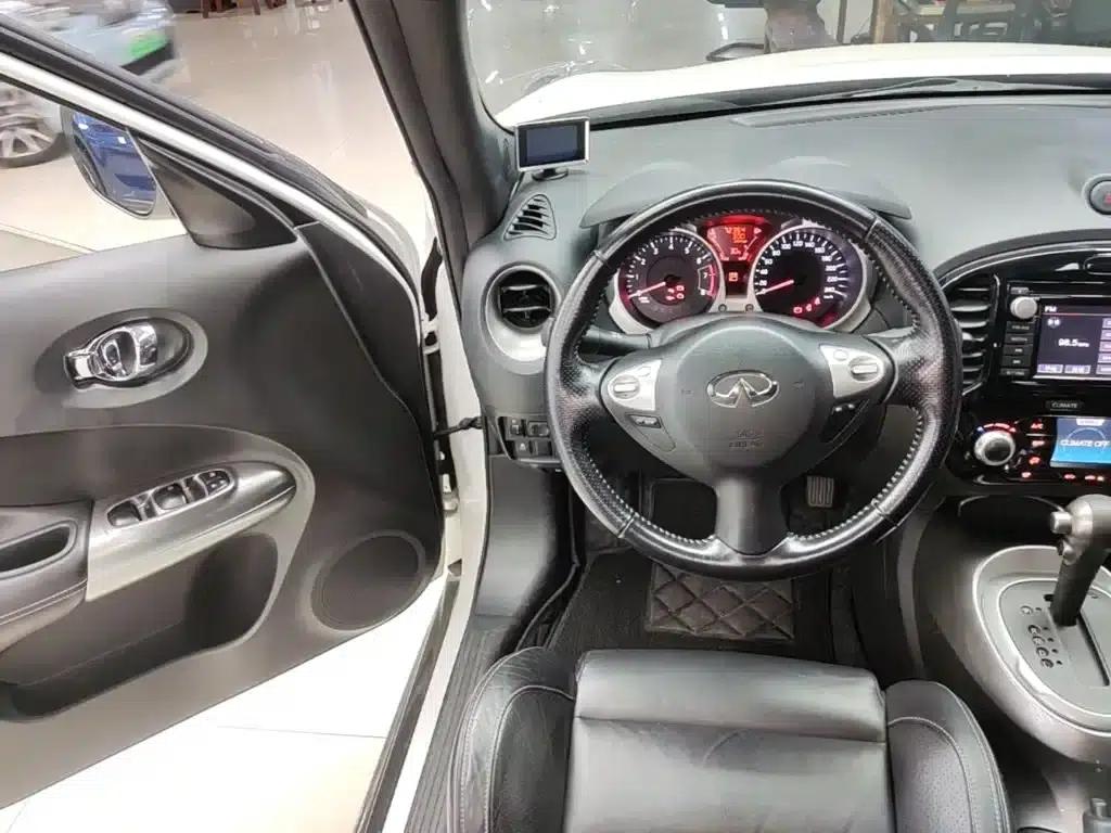 Infiniti ESQ 2014 1.6L Premium Edition — миниатюра 11