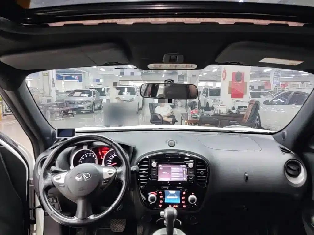 Infiniti ESQ 2014 1.6L Premium Edition — миниатюра 18