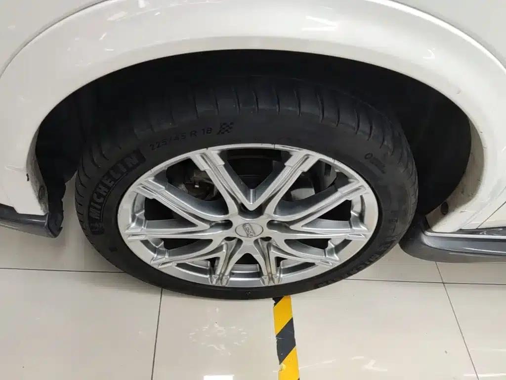 Infiniti ESQ 2014 1.6L Premium Edition — миниатюра 23
