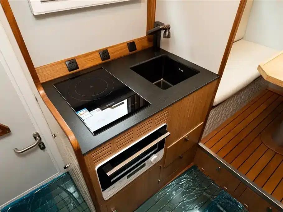 Iveco Daily Motorhome 2023 Model 3.0L Automatic — миниатюра 14