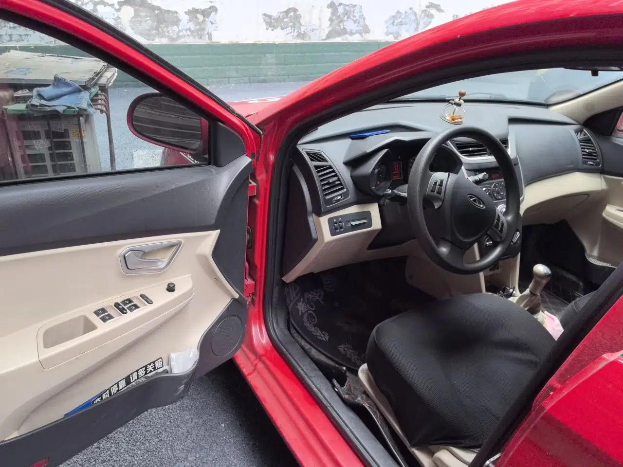 Chery Fengyun 2 2014 Hatchback 1.5L Manual New Youth Edition — миниатюра 16