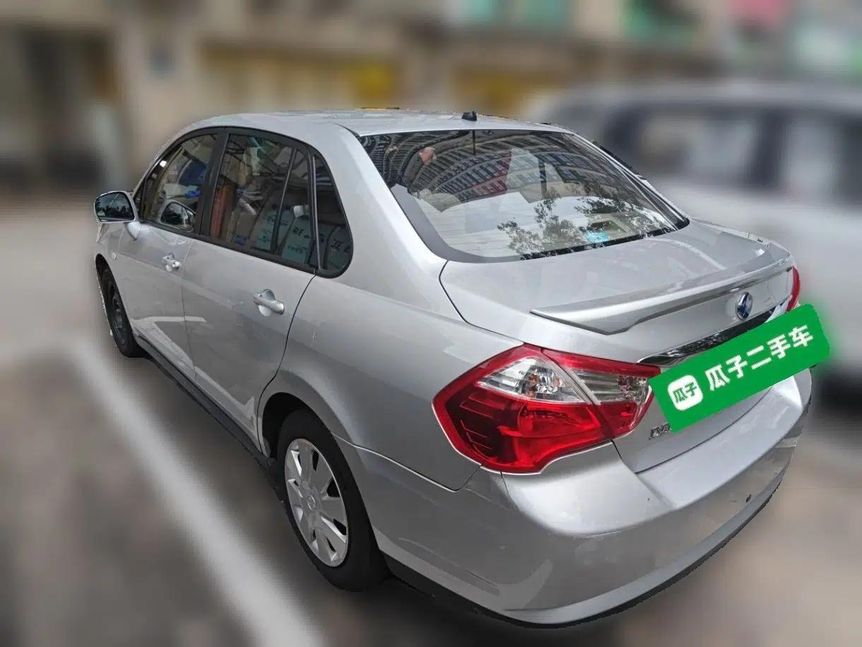 Venucia D50 2013 1.6L Automatic Fashion Edition — миниатюра 4