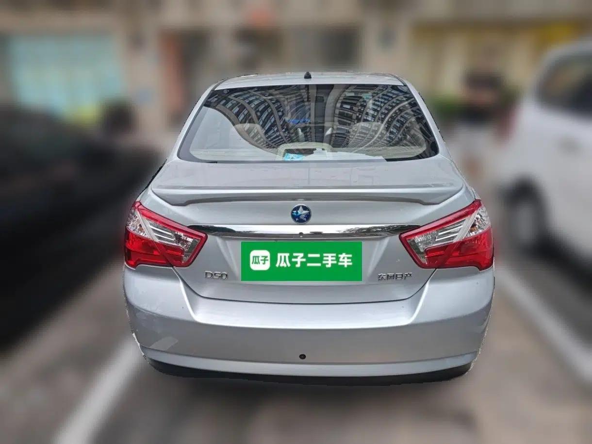 Venucia D50 2013 1.6L Automatic Fashion Edition — миниатюра 5