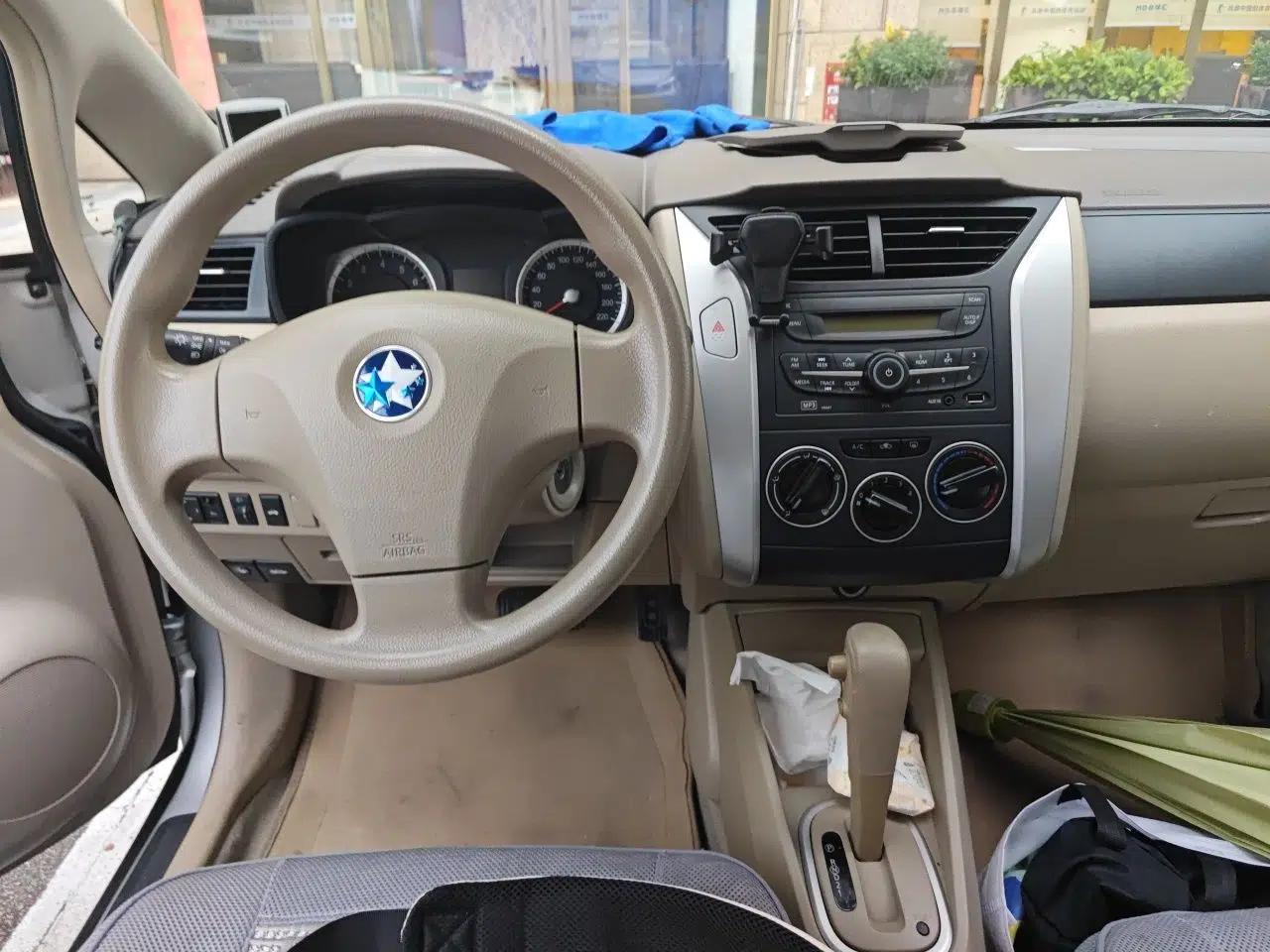 Venucia D50 2013 1.6L Automatic Fashion Edition — миниатюра 9