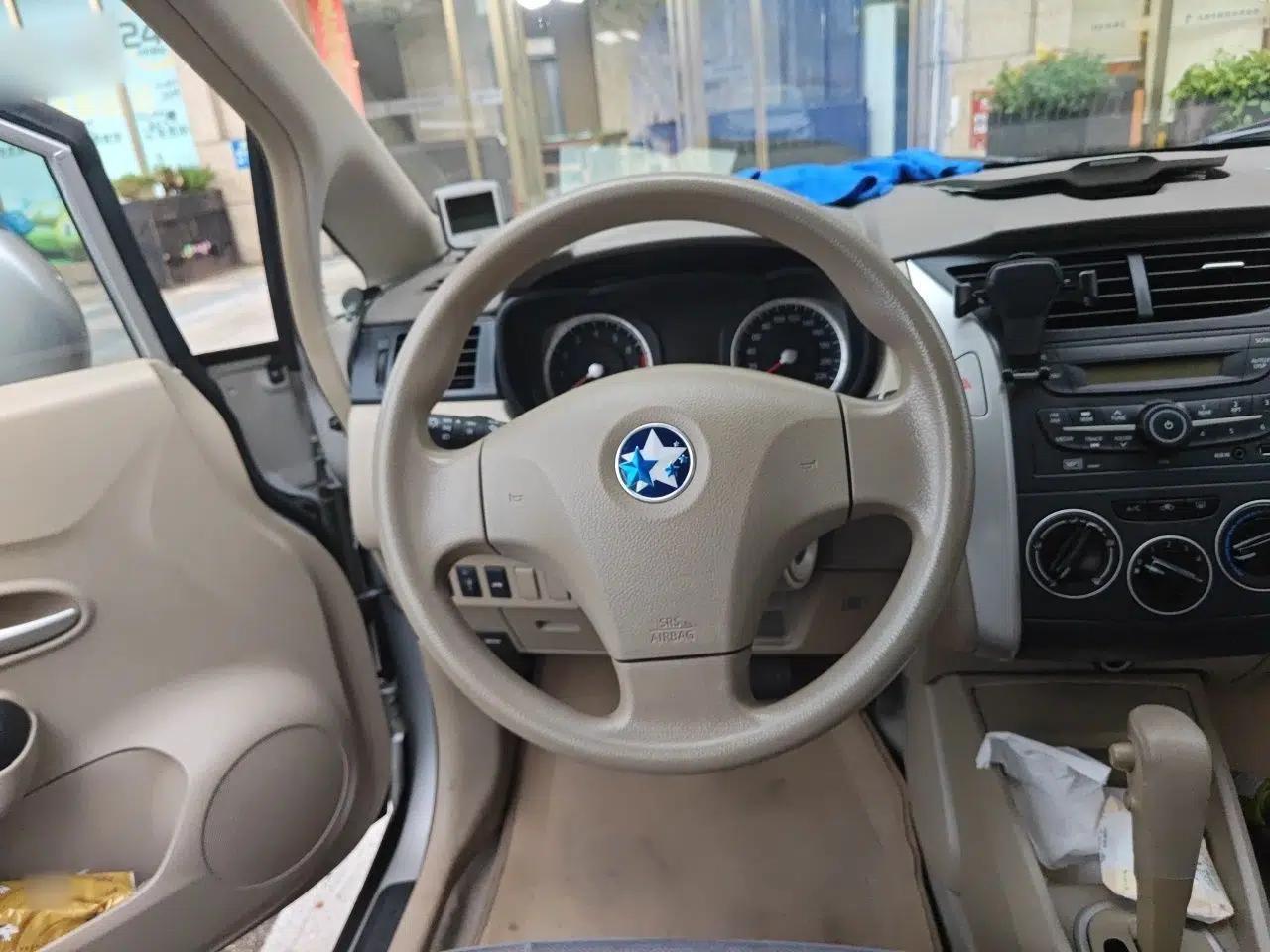 Venucia D50 2013 1.6L Automatic Fashion Edition — миниатюра 10