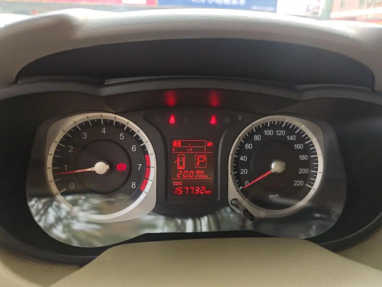 Venucia D50 2014 1.6L Automatic Splendid Edition — миниатюра 11