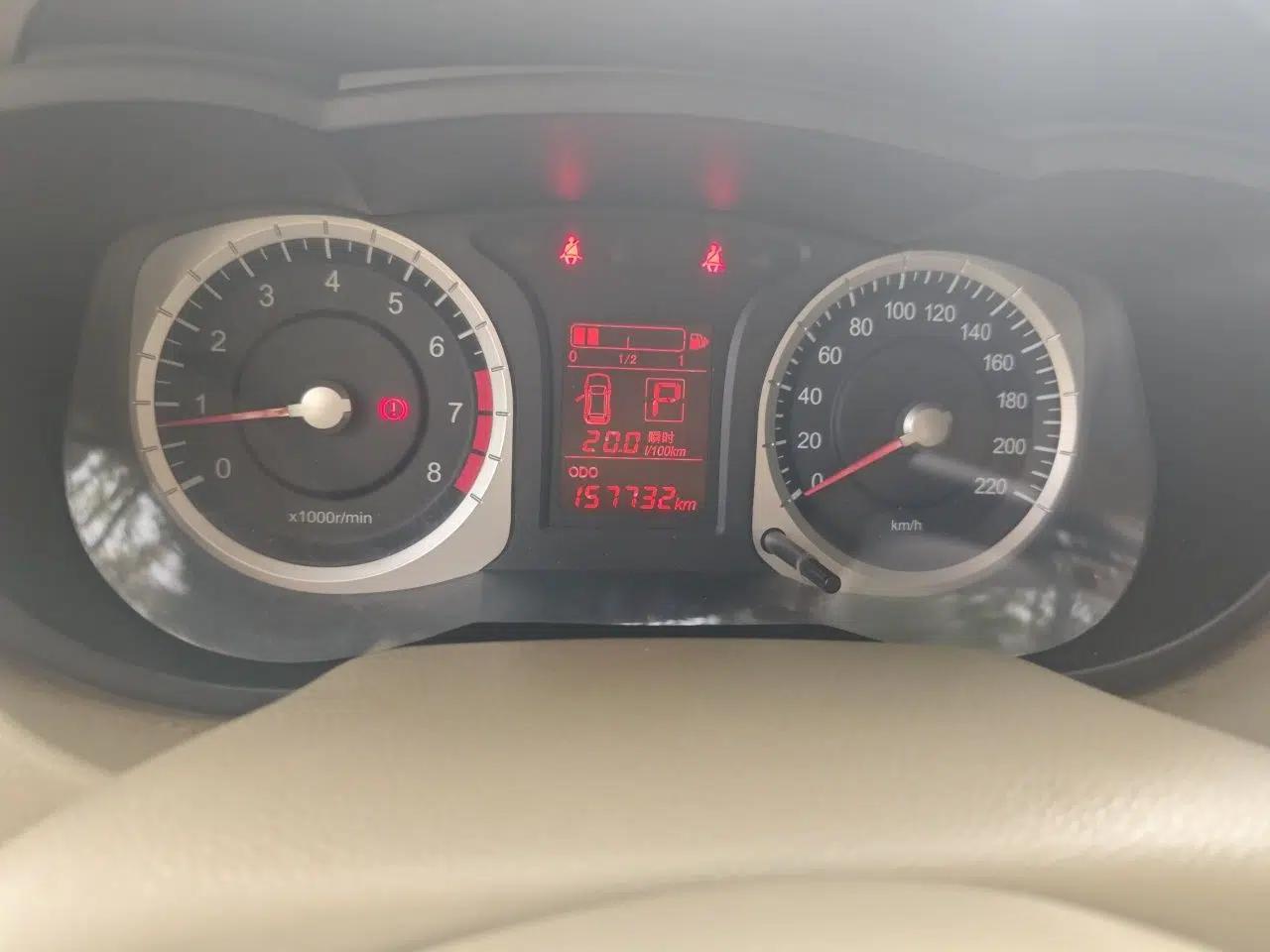 Venucia D50 2014 1.6L Automatic Splendid Edition — миниатюра 12