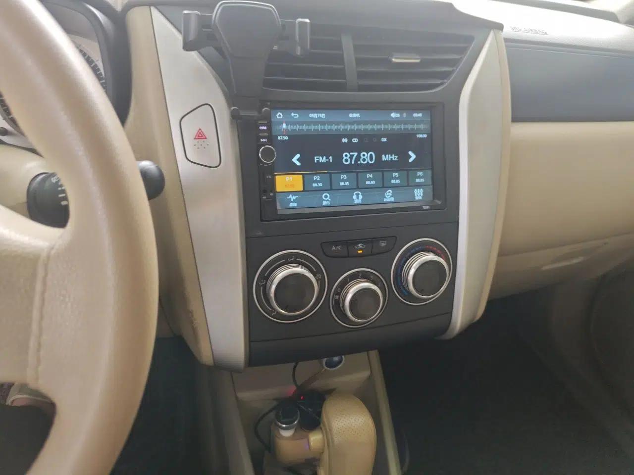 Venucia D50 2014 1.6L Automatic Splendid Edition — миниатюра 13