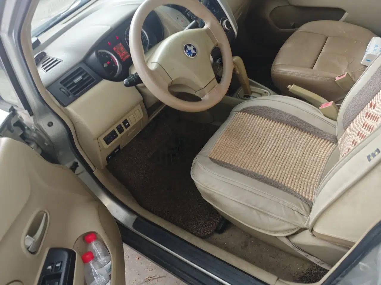 Venucia D50 2014 1.6L Automatic Splendid Edition — миниатюра 15