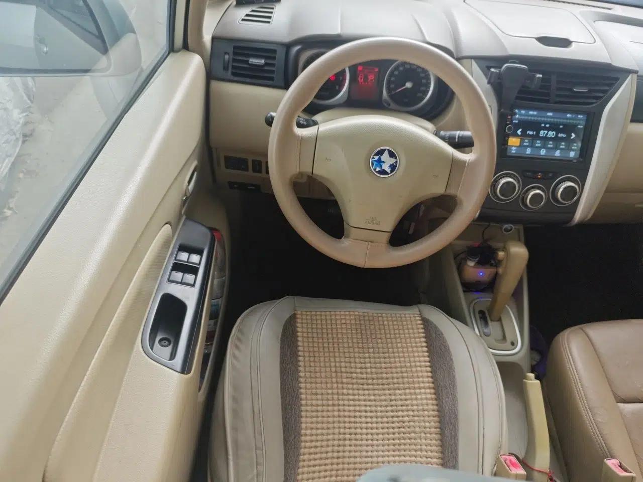 Venucia D50 2014 1.6L Automatic Splendid Edition — миниатюра 10