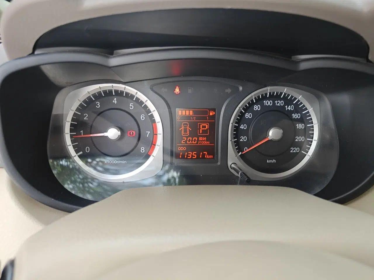 Venucia D50 2013 1.6L Automatic Fashion Edition — миниатюра 11
