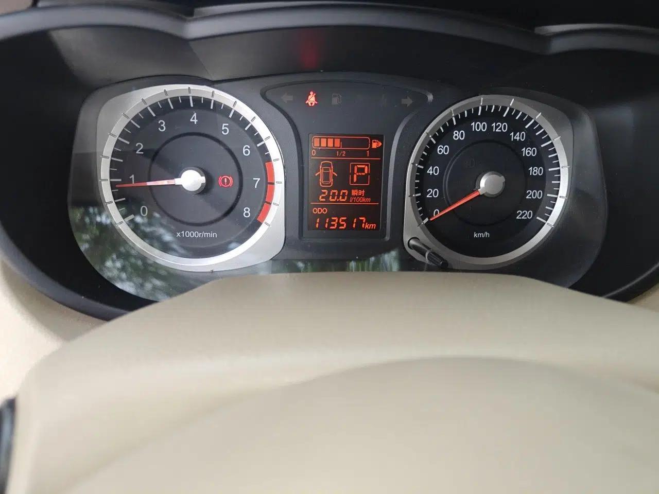 Venucia D50 2013 1.6L Automatic Fashion Edition — миниатюра 12