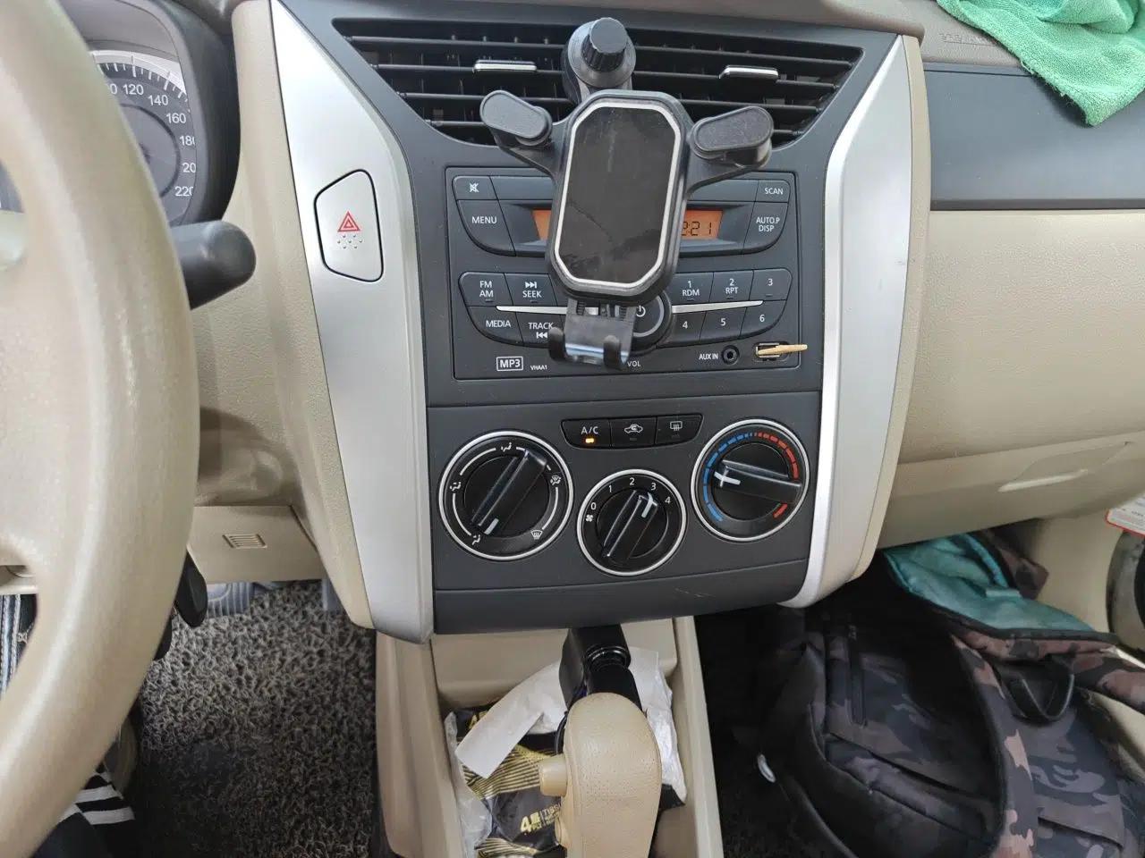 Venucia D50 2013 1.6L Automatic Fashion Edition — миниатюра 13