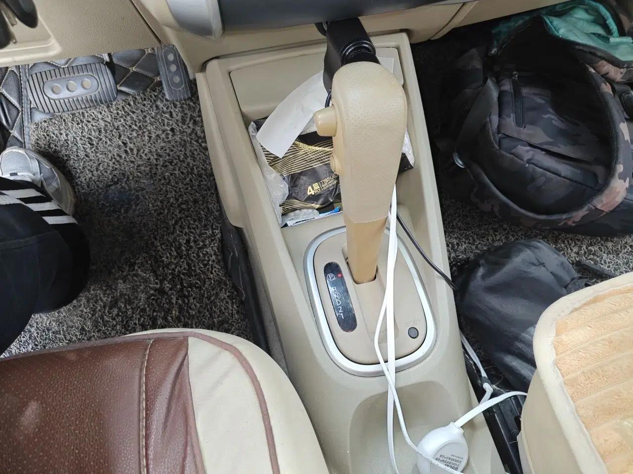 Venucia D50 2013 1.6L Automatic Fashion Edition — миниатюра 14