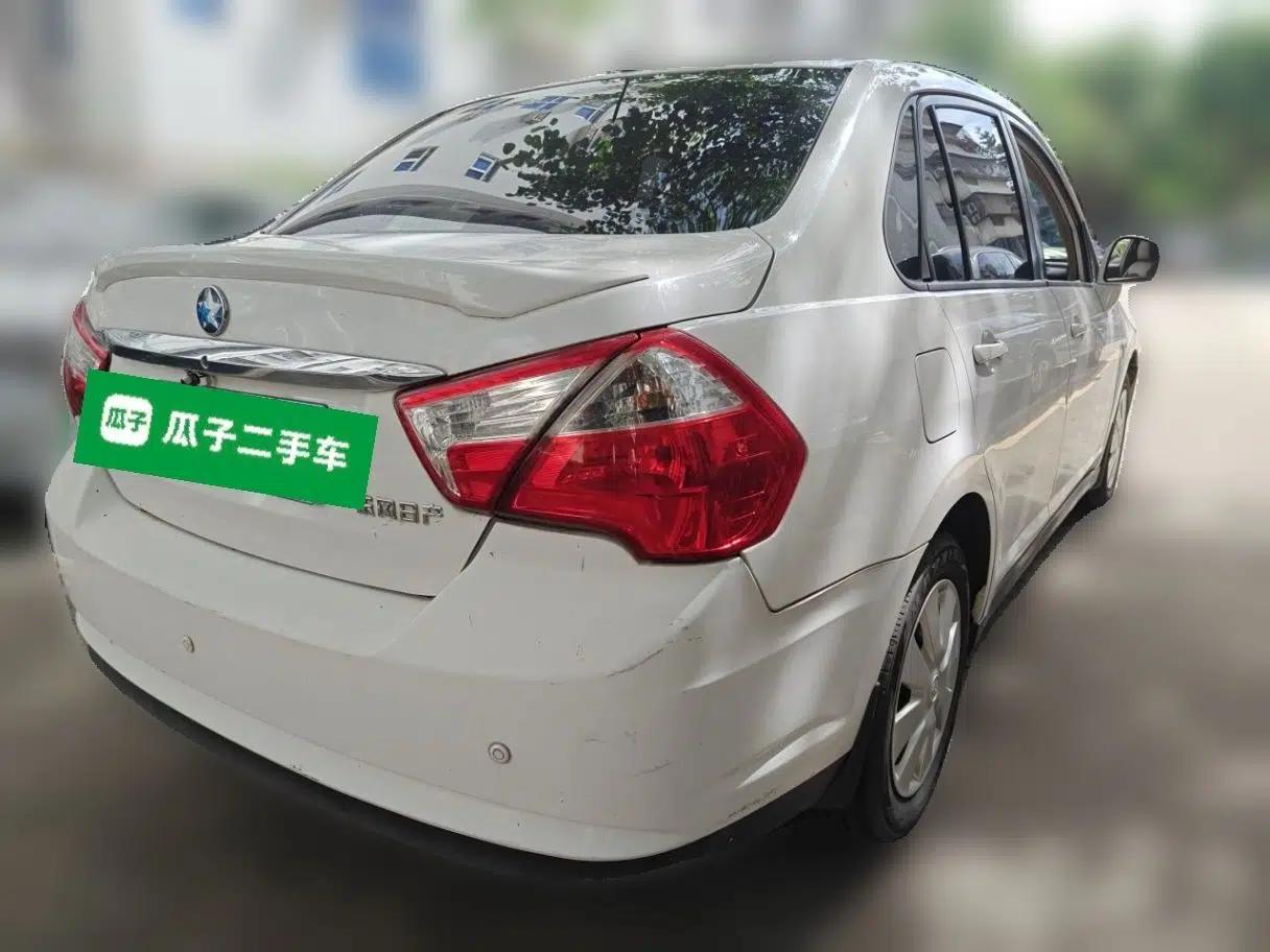 Venucia D50 2013 1.6L Automatic Fashion Edition — миниатюра 6