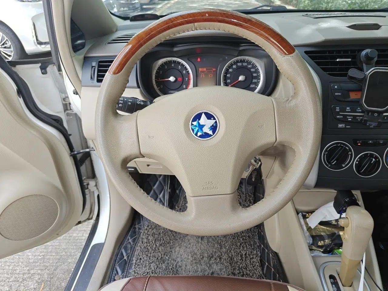 Venucia D50 2013 1.6L Automatic Fashion Edition — миниатюра 10