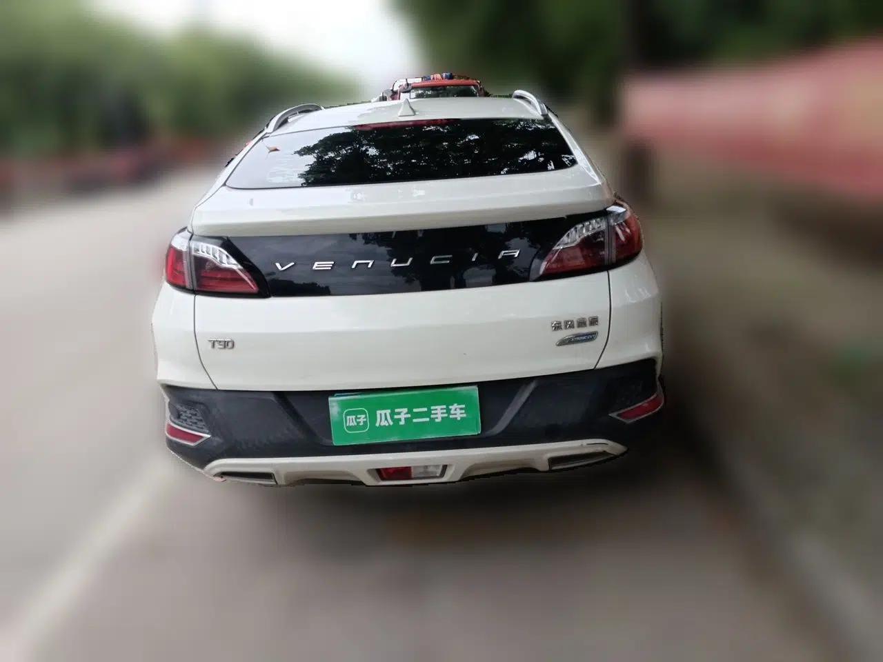 Venucia T90 2017 2.0L CVT Smart Edition — миниатюра 5