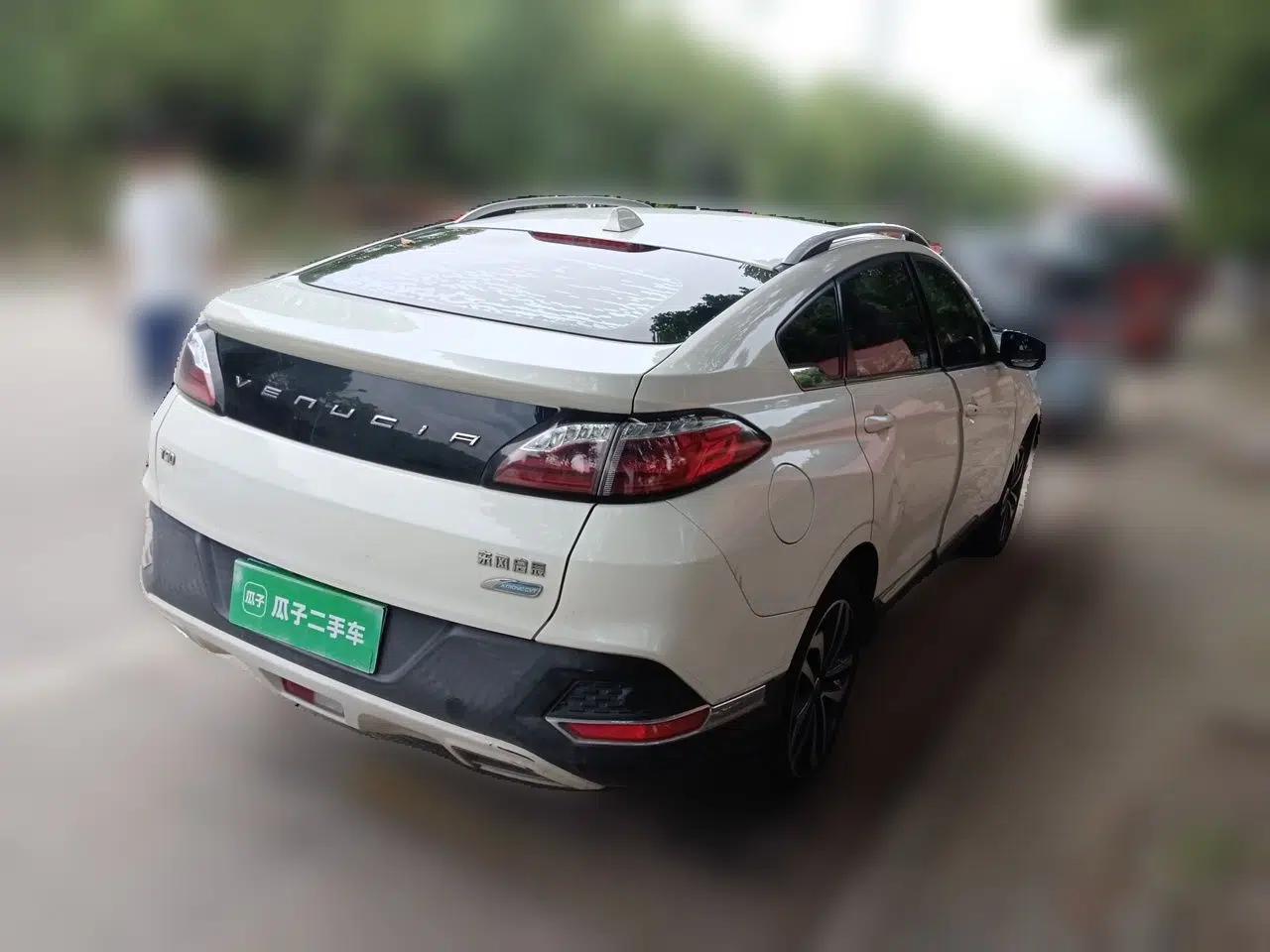 Venucia T90 2017 2.0L CVT Smart Edition — миниатюра 6