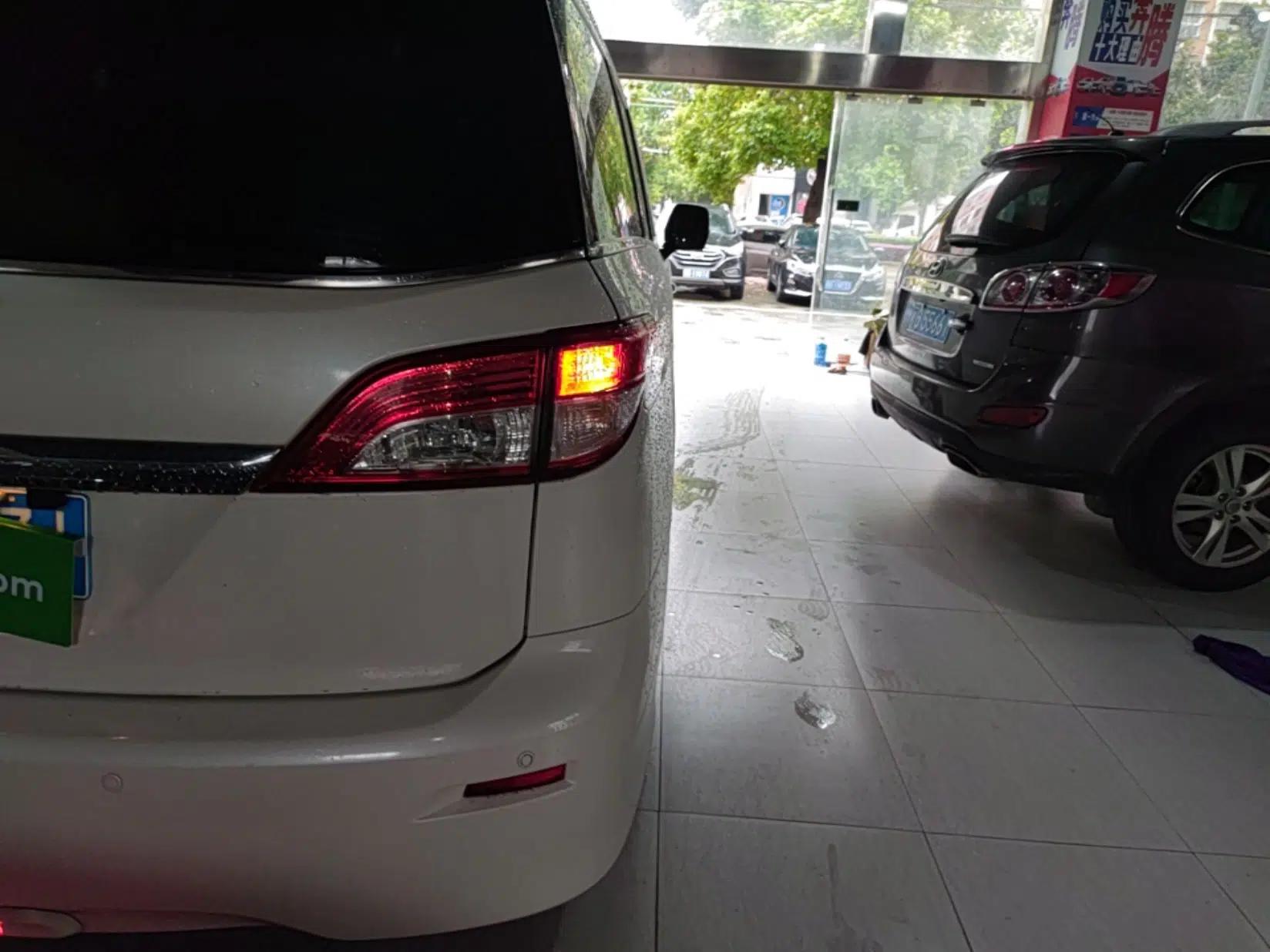Nissan Quest 2015 3.5L SL — миниатюра 9