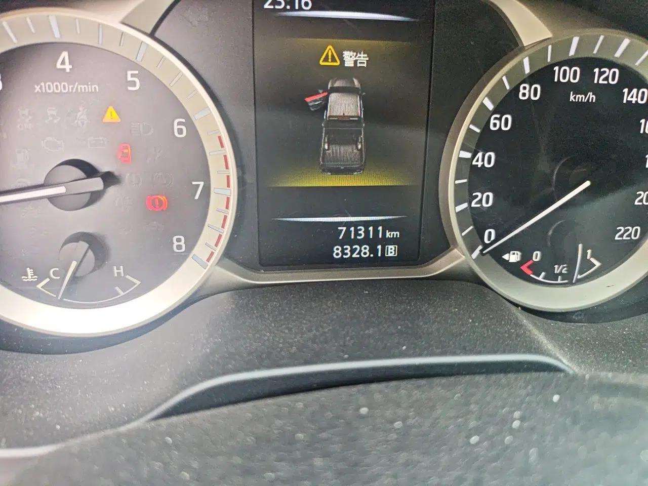 Nissan Navara 2019 2.5L Manual Two-Wheel Drive Comfort Version China VI QR25 — миниатюра 12