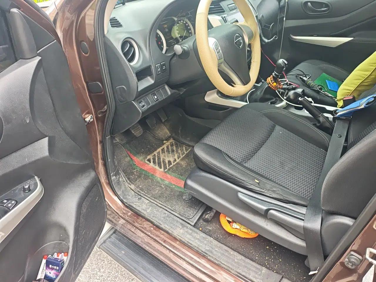 Nissan Navara 2019 2.5L Manual Two-Wheel Drive Comfort Version China VI QR25 — миниатюра 16