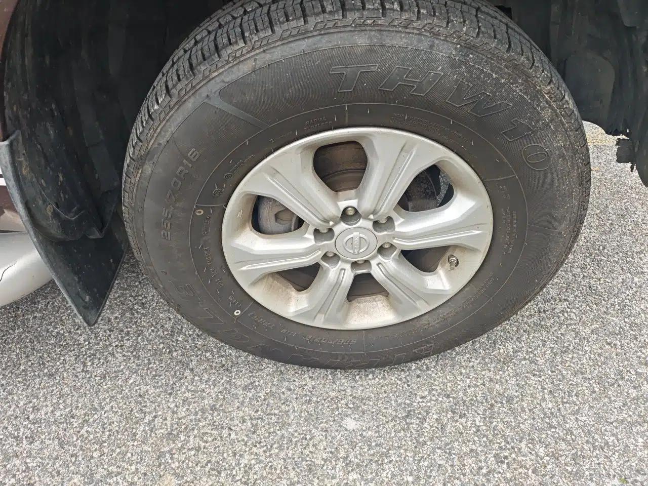 Nissan Navara 2019 2.5L Manual Two-Wheel Drive Comfort Version China VI QR25 — миниатюра 8