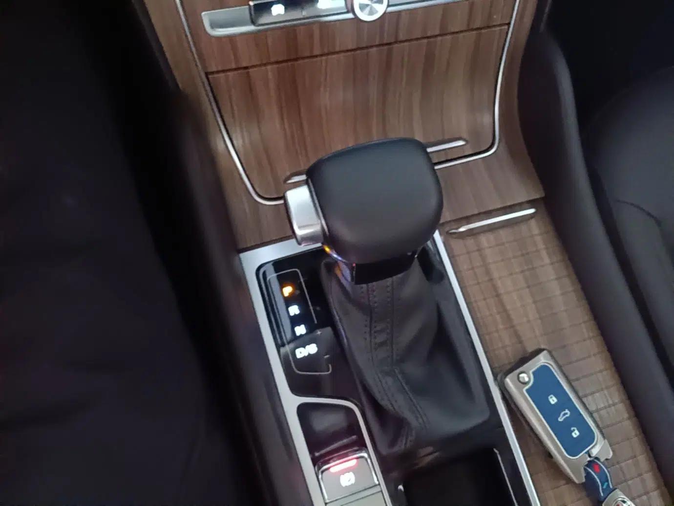 Roewe RX8 2018 30T Smart Connectivity Two-Wheel Drive Flagship Edition — миниатюра 16