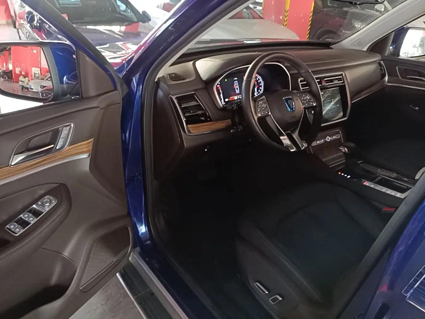 Roewe RX8 2018 30T Smart Connectivity Two-Wheel Drive Flagship Edition — миниатюра 18