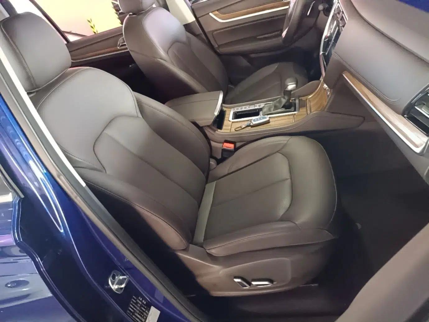 Roewe RX8 2018 30T Smart Connectivity Two-Wheel Drive Flagship Edition — миниатюра 19