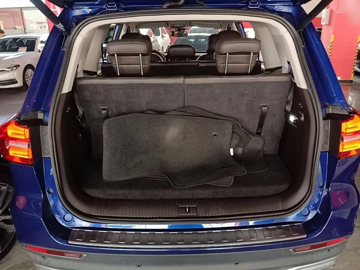 Roewe RX8 2018 30T Smart Connectivity Two-Wheel Drive Flagship Edition — миниатюра 22