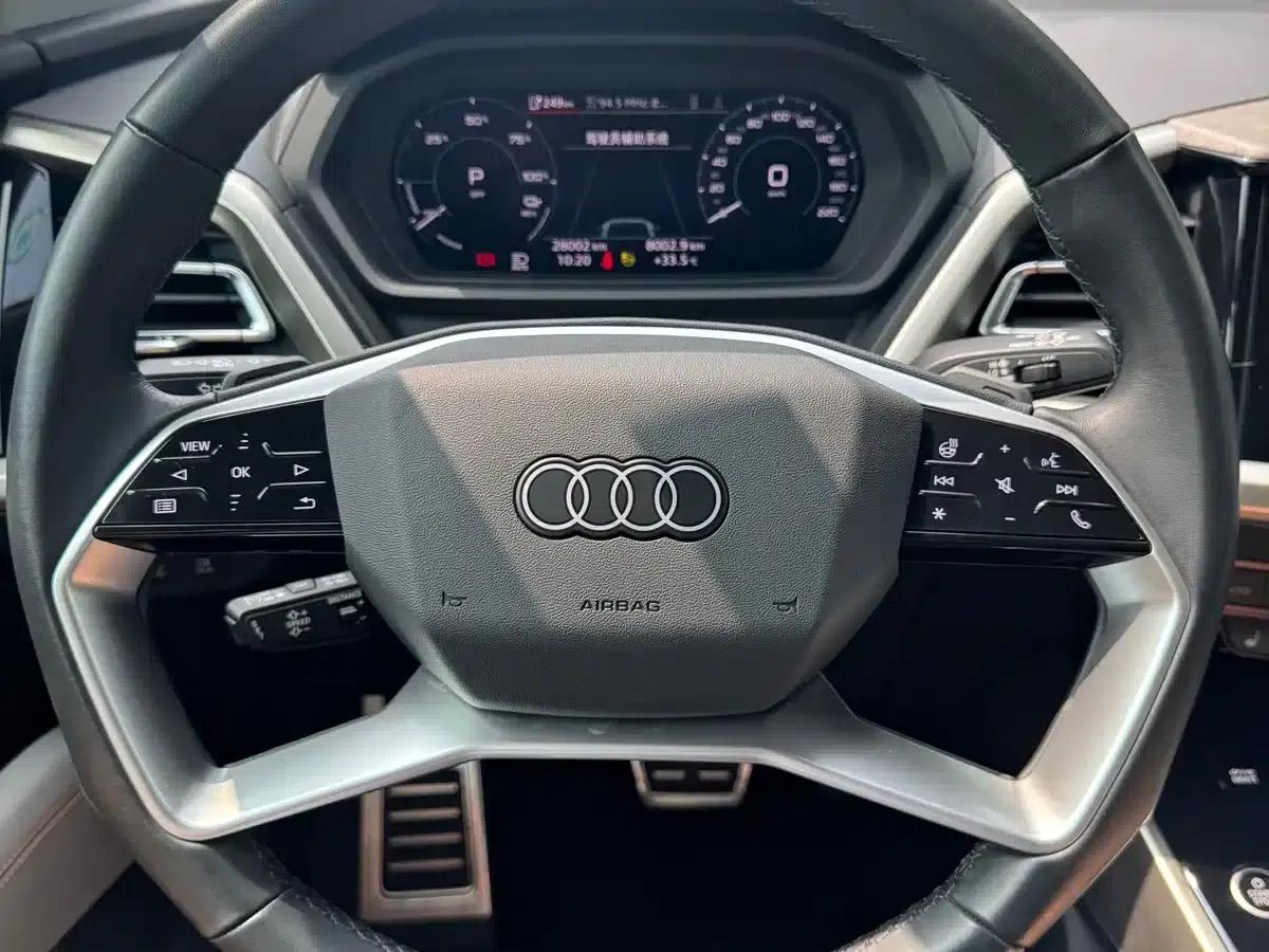 Audi Q5 e-tron 2022 Model 40 e-tron Star Edition - Fashion Set — миниатюра 27