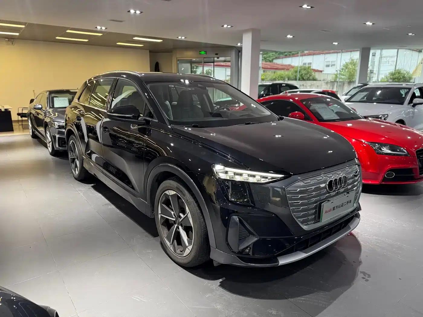 Audi Q5 e-tron 2023 Model 40 e-tron Star Edition - Fashion Set — миниатюра 3