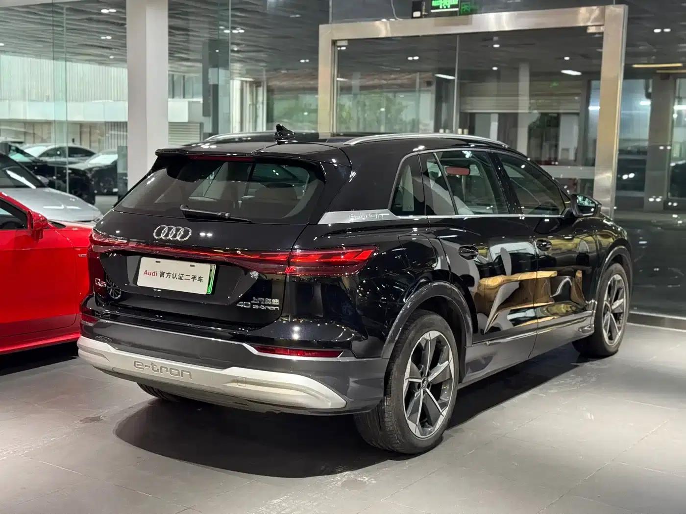 Audi Q5 e-tron 2023 Model 40 e-tron Star Edition - Fashion Set — миниатюра 4