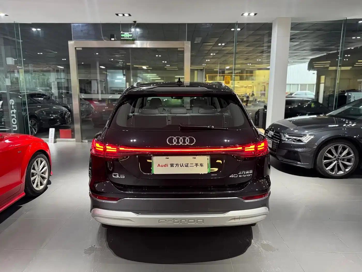 Audi Q5 e-tron 2023 Model 40 e-tron Star Edition - Fashion Set — миниатюра 5