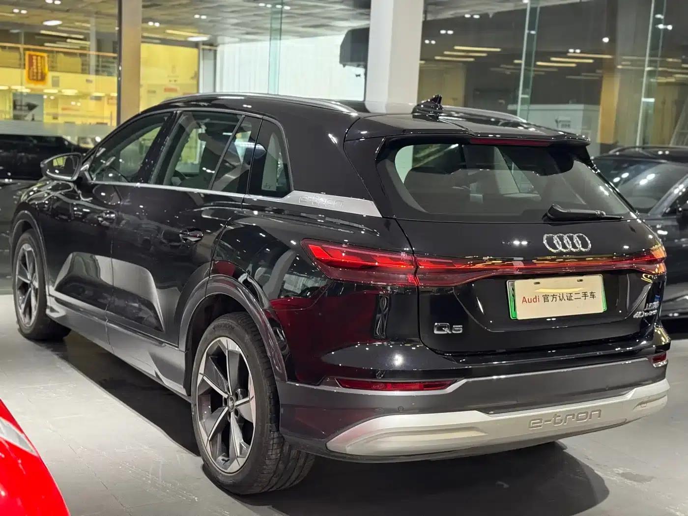 Audi Q5 e-tron 2023 Model 40 e-tron Star Edition - Fashion Set — миниатюра 6