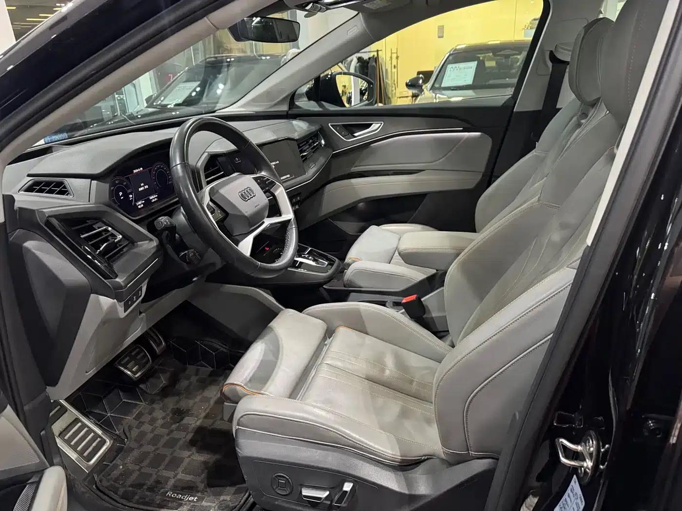 Audi Q5 e-tron 2023 Model 40 e-tron Star Edition - Fashion Set — миниатюра 7